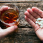 Алкоголь и таблетки в руках